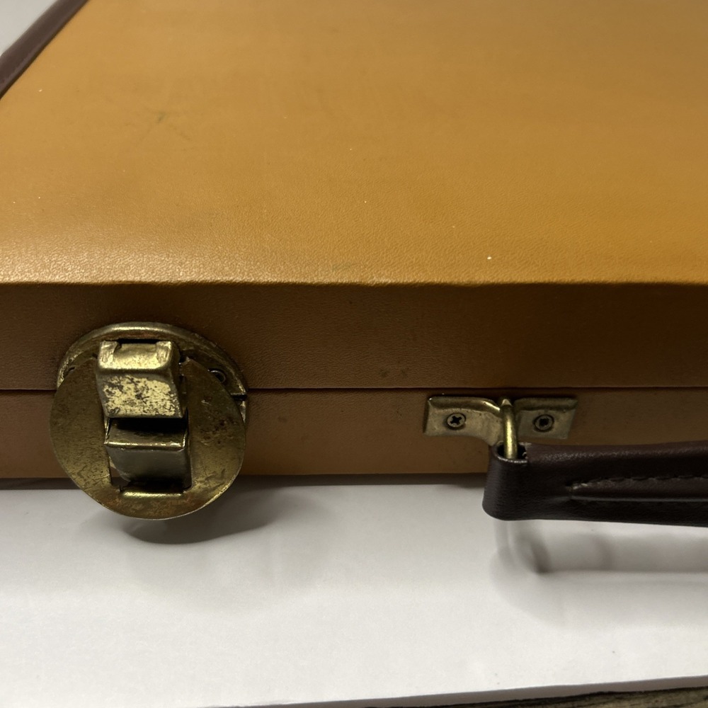 BACKGAMMON VTG GAME W/TAN LEATHER CASE - - Picture 6 of 11